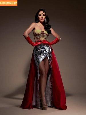 Saffron Maya Snook photo #0017