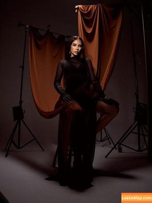 Saffron Maya Snook photo #0020