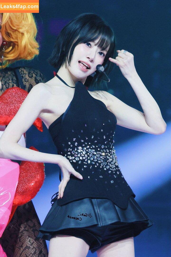 Sakura Miyawaki 宮脇 咲良 / LESSERAFIM / https: / lesserafim_sakura_ leaked photo photo #0146