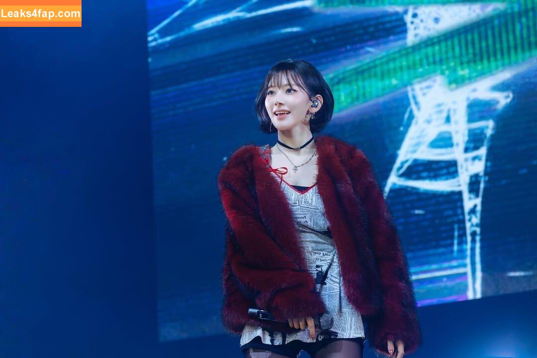 Sakura Miyawaki 宮脇 咲良 / LESSERAFIM / https: / lesserafim_sakura_ leaked photo photo #0154