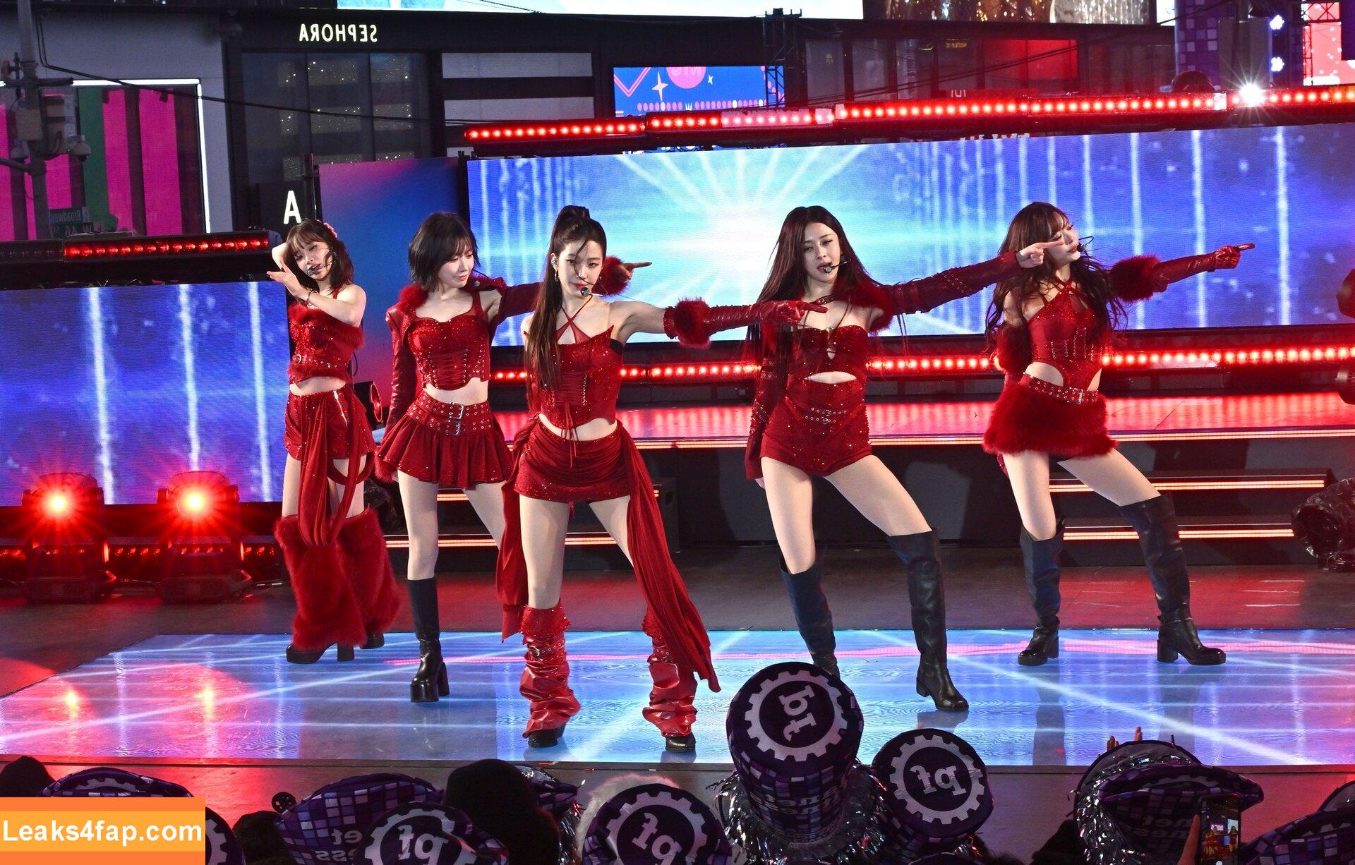 Sakura Miyawaki 宮脇 咲良 / LESSERAFIM / https: / lesserafim_sakura_ leaked photo photo #0176