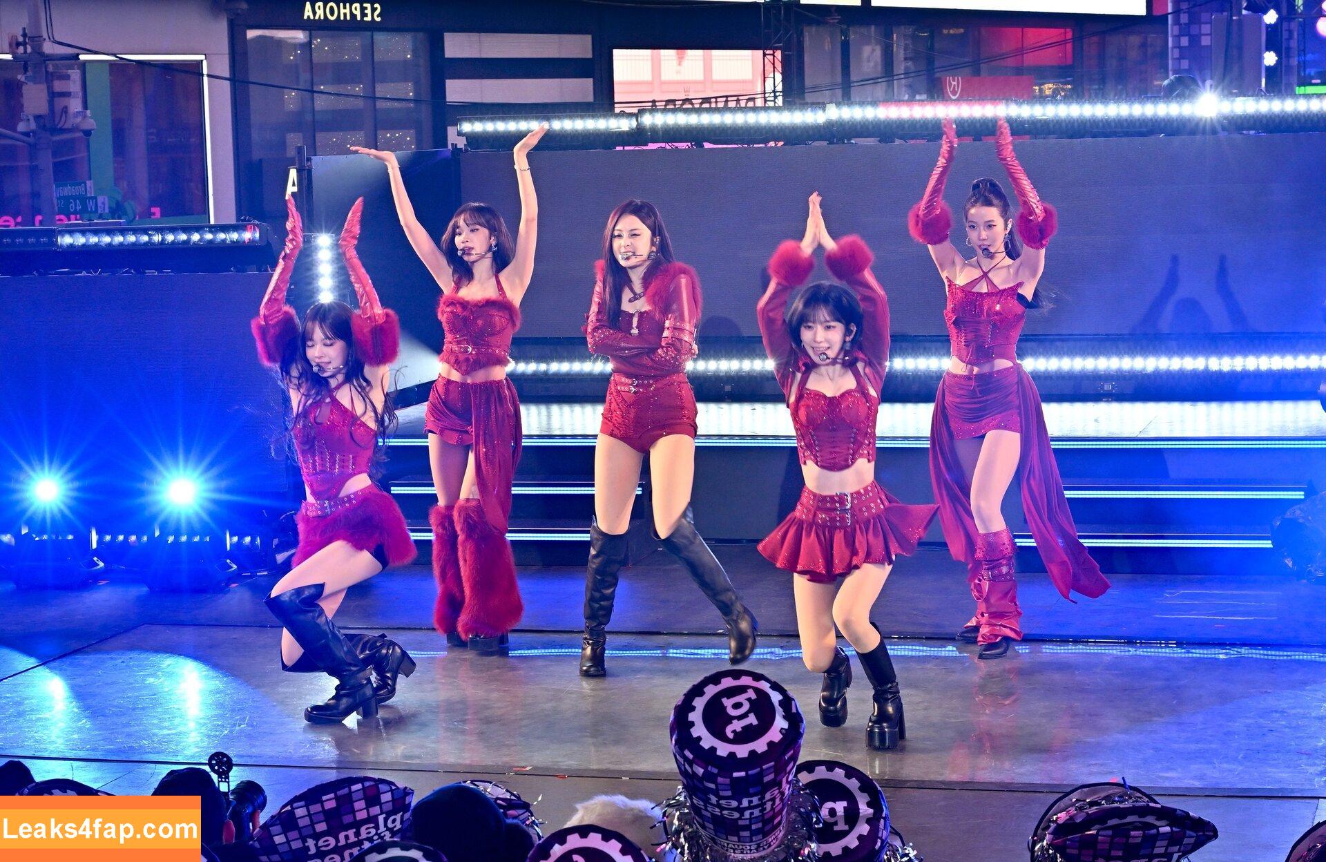 Sakura Miyawaki 宮脇 咲良 / LESSERAFIM / https: / lesserafim_sakura_ leaked photo photo #0178