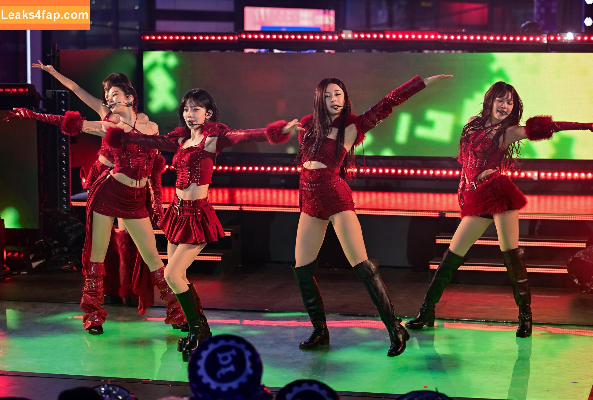 Sakura Miyawaki 宮脇 咲良 / LESSERAFIM / https: / lesserafim_sakura_ leaked photo photo #0190