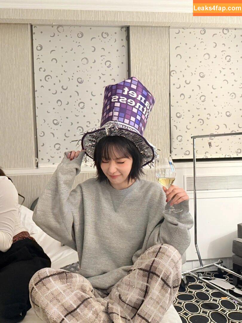 Sakura Miyawaki 宮脇 咲良 / LESSERAFIM / https: / lesserafim_sakura_ leaked photo photo #0211