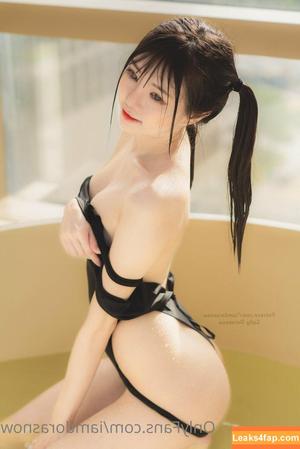 Sally Dorasnow photo #0008