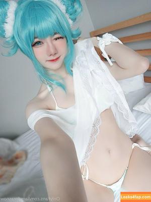 Sally Dorasnow photo #0727