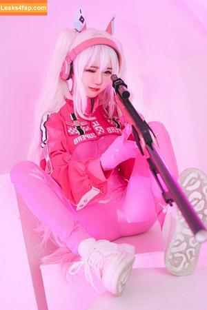 Sally Dorasnow photo #0817