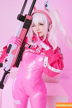 Sally Dorasnow photo #0823