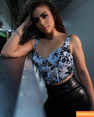 Samantha Irvin photo #0011