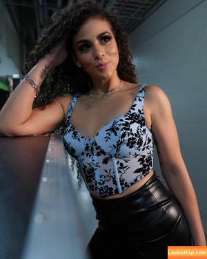 Samantha Irvin photo #0013