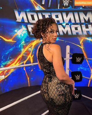 Samantha Irvin photo #0016