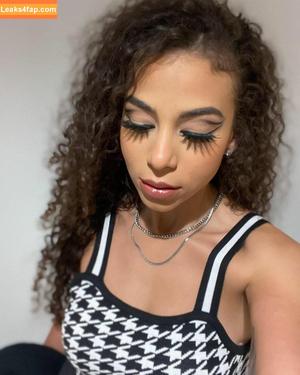 Samantha Irvin photo #0017