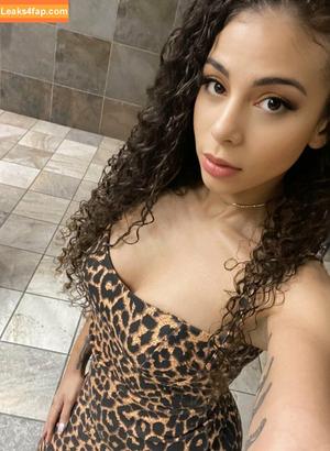 Samantha Irvin photo #0043