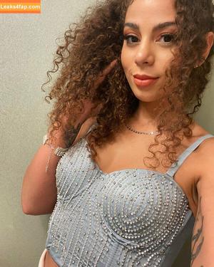 Samantha Irvin photo #0060