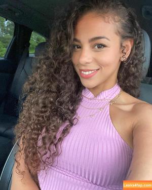 Samantha Irvin photo #0106