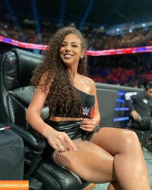 Samantha Irvin photo #0175