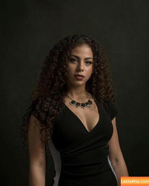 Samantha Irvin photo #0186