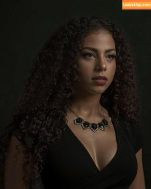 Samantha Irvin photo #0187