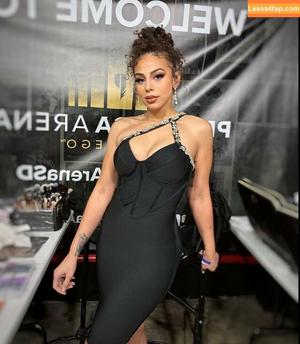 Samantha Irvin photo #0243