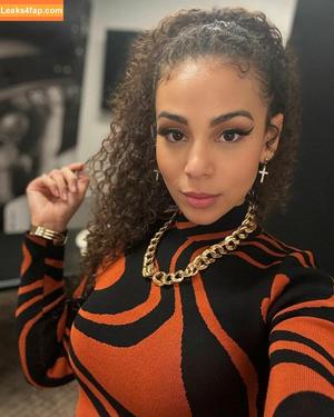 Samantha Irvin photo #0246