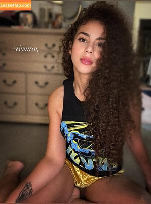 Samantha Irvin photo #0249