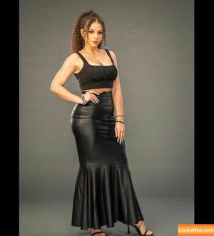 Samantha Irvin photo #0265