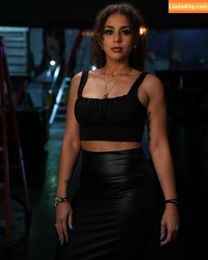 Samantha Irvin photo #0270