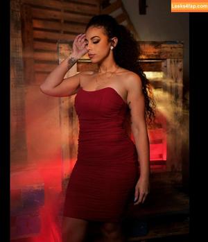 Samantha Irvin photo #0280