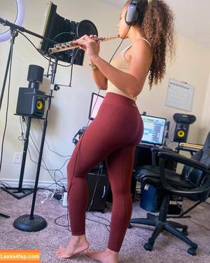 Samantha Irvin photo #0289