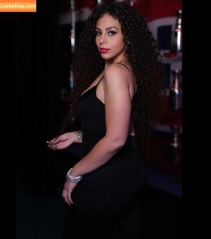 Samantha Irvin photo #0365