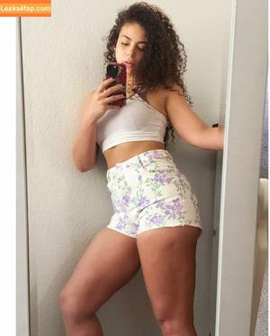 Samantha Irvin photo #0374