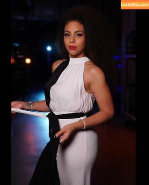 Samantha Irvin photo #0376