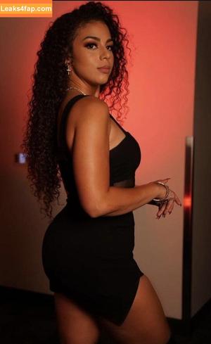 Samantha Irvin photo #0406