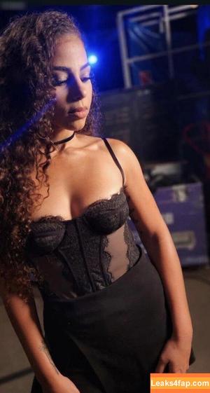 Samantha Irvin photo #0415