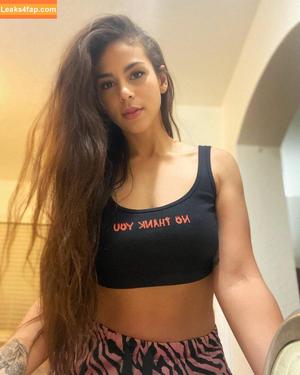 Samantha Irvin photo #0439