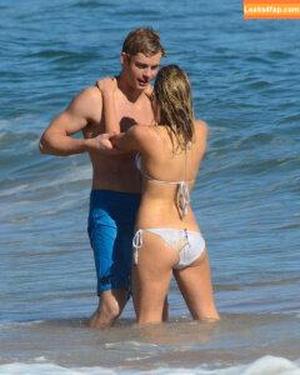 Samara Weaving photo #0008