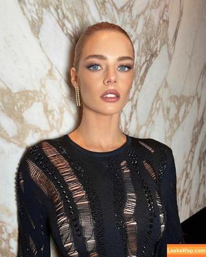Samara Weaving photo #0061
