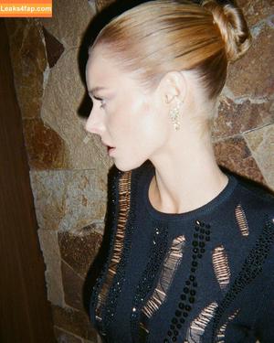 Samara Weaving photo #0066