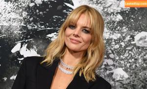 Samara Weaving photo #0074