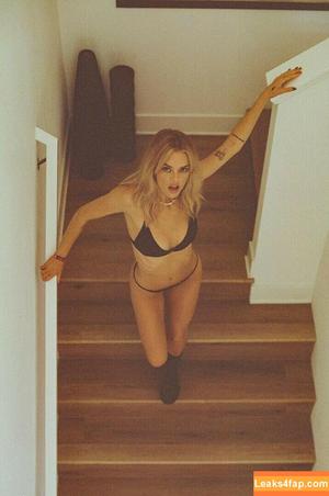 Samara Weaving photo #0144