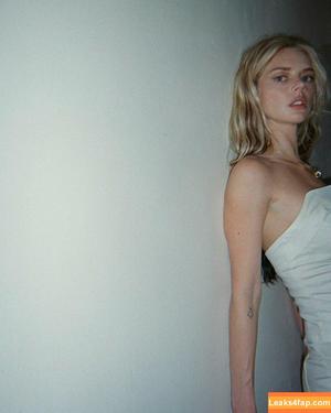 Samara Weaving photo #0496