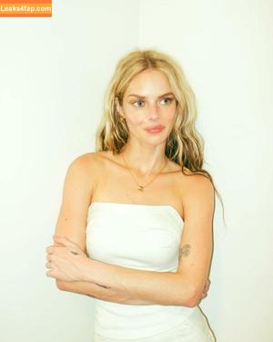 Samara Weaving photo #0500