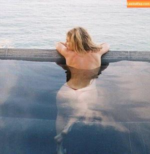 Samara Weaving photo #0804