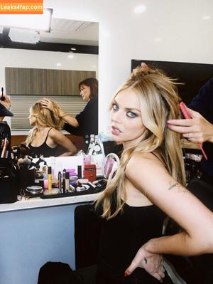 Samara Weaving фото #1066