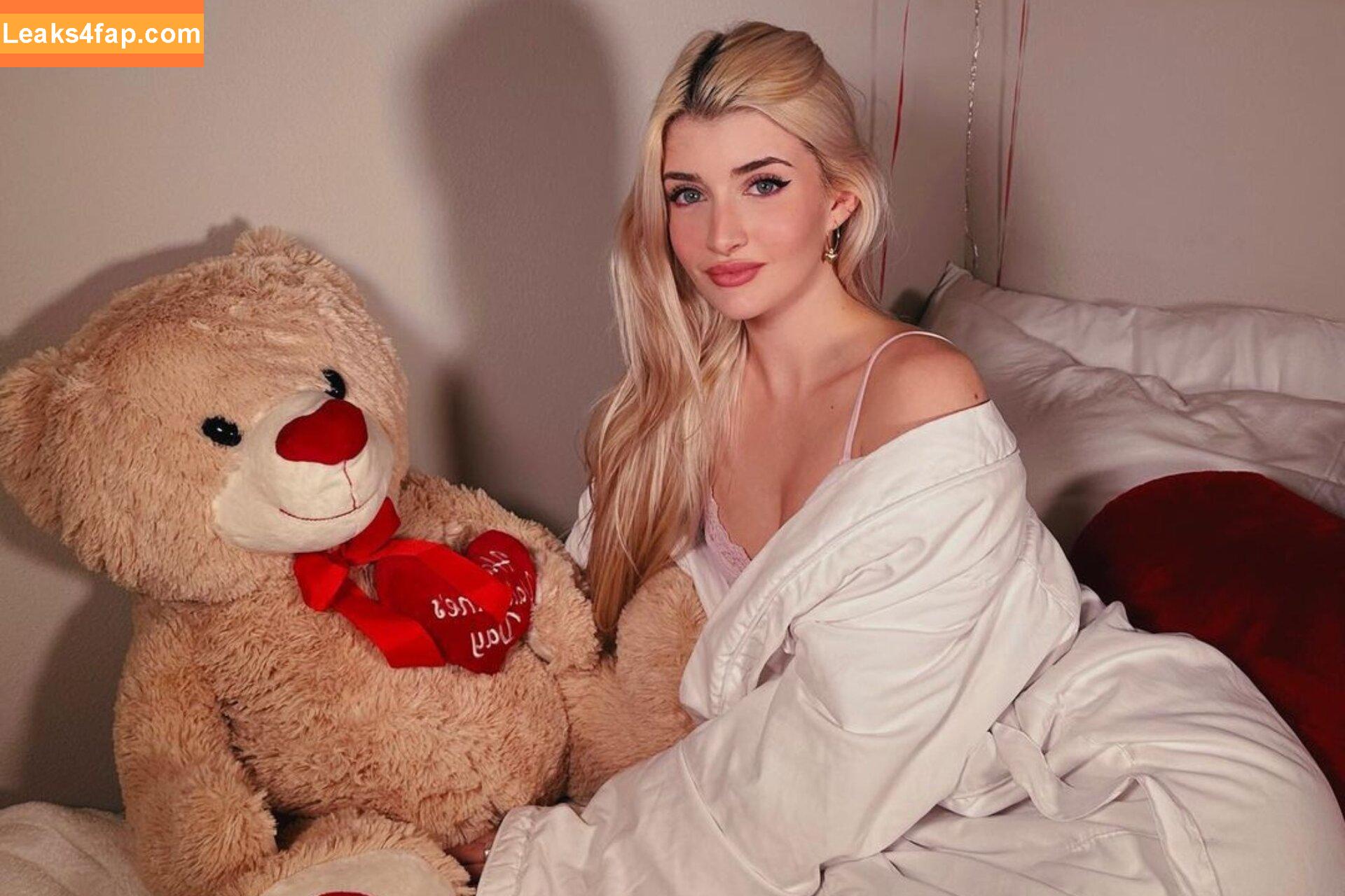 Sami Richards /  leaked photo photo #0007