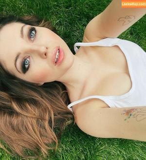 Sammi Hanratty photo #0088