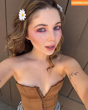 Sammi Hanratty photo #0277