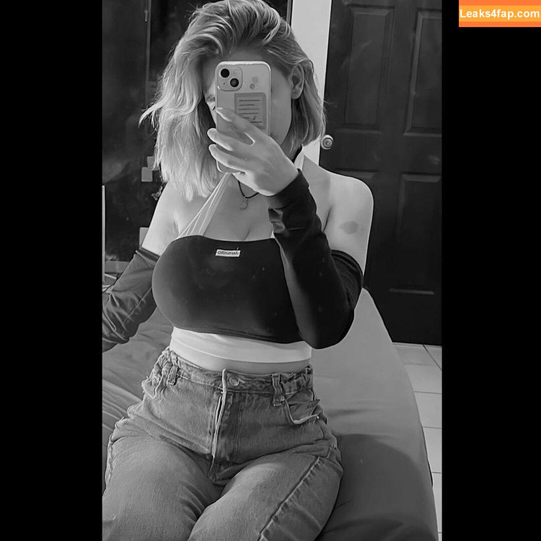 sandrasancc / sandrafoxxxy leaked photo photo #0023