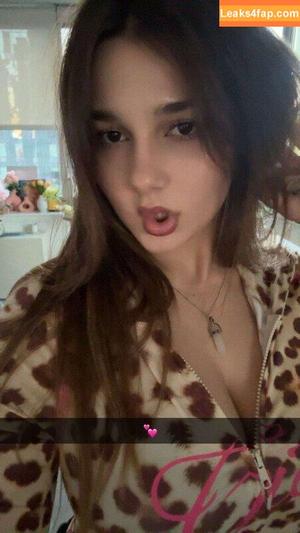 Sara Dobrik photo #0300
