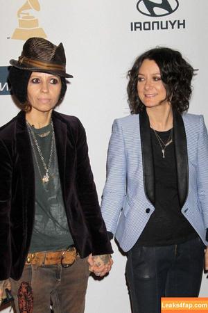 Sara Gilbert photo #0013
